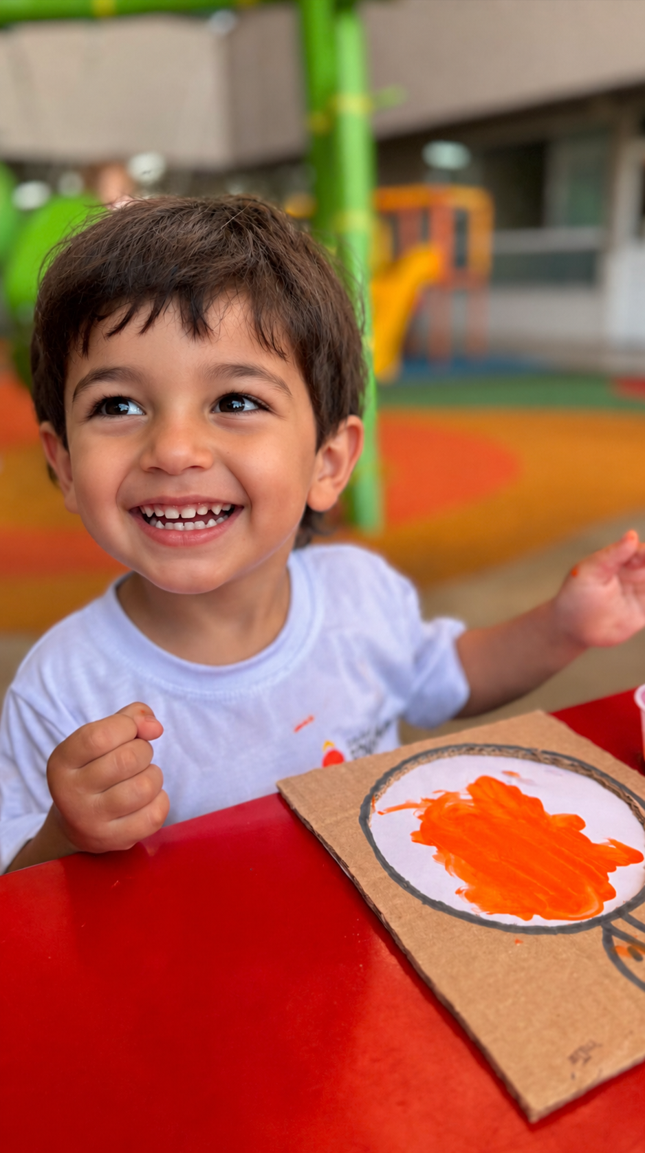 Bebê no playground do Educare